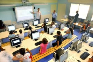 وزارة التربية والتعليم تُعلن بدء تنفيذ منظومة “المدرسة الذكية” في 1000 مدرسة حكومية مطلع العام الدراسي القادم