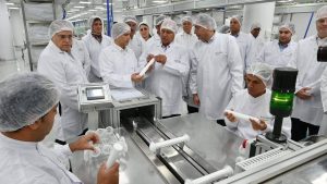 وزير الصناعة يفتتح خط إنتاج مرشحات الغسيل الكلوي